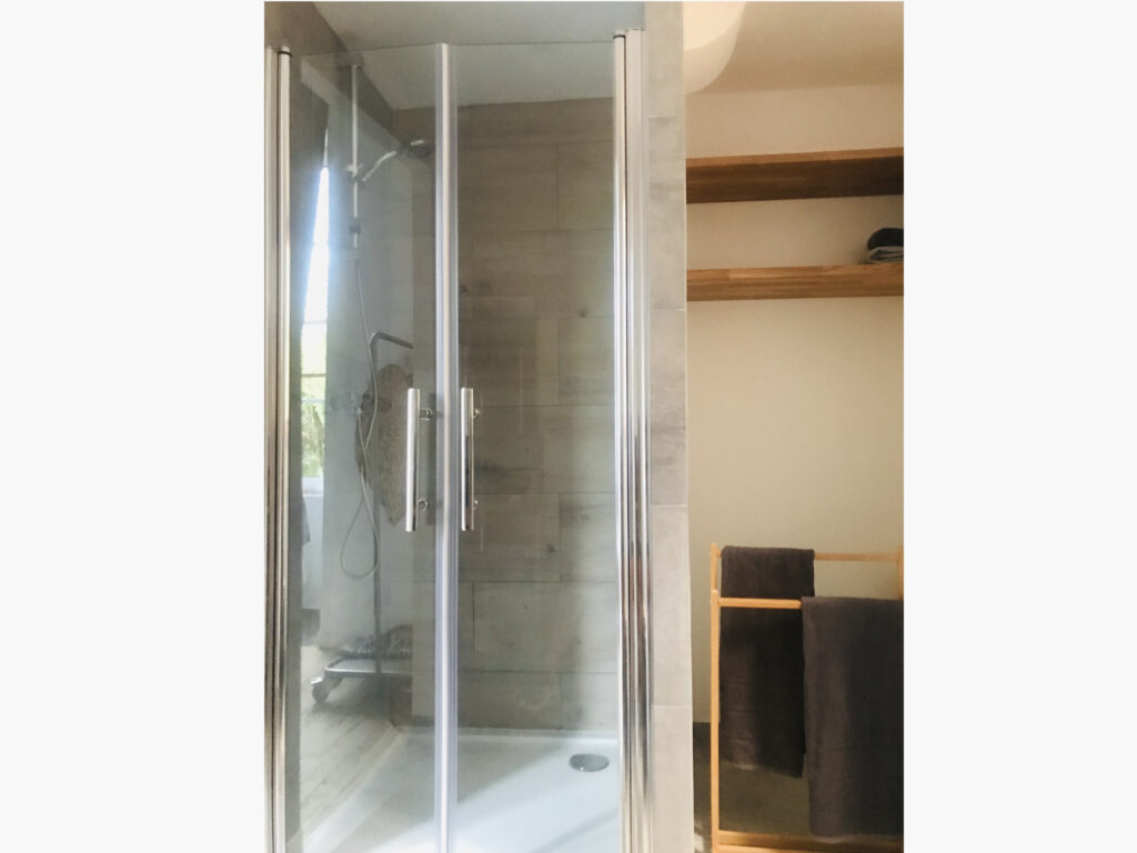 Douche vitree chambre le saint leonard